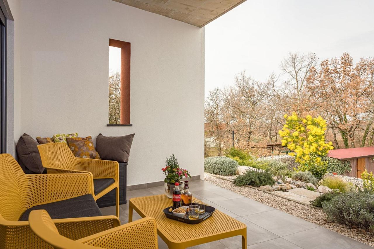 Apartments Bijou With Big Private Garden Near Umag Vilanija エクステリア 写真