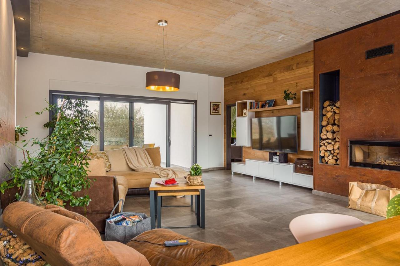 Apartments Bijou With Big Private Garden Near Umag Vilanija エクステリア 写真