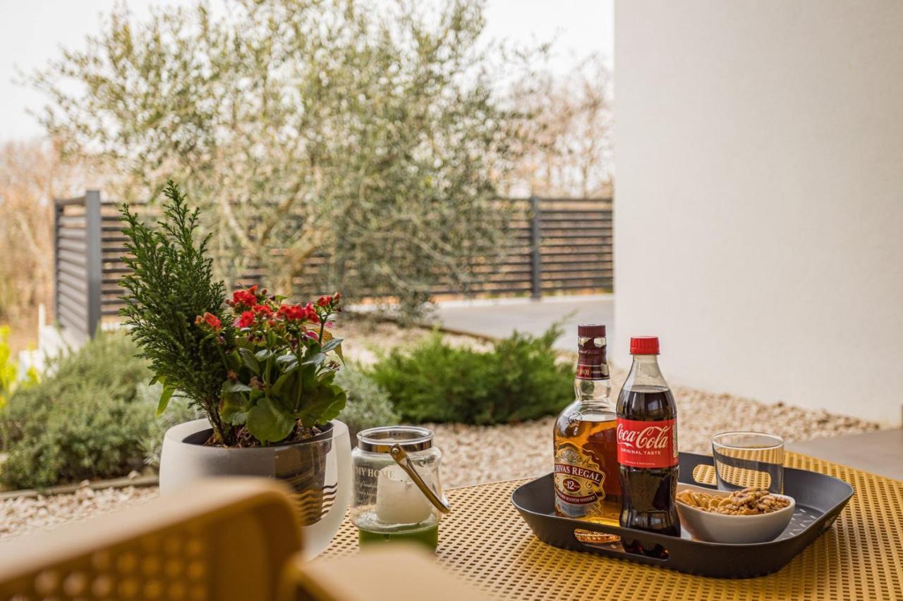 Apartments Bijou With Big Private Garden Near Umag Vilanija エクステリア 写真