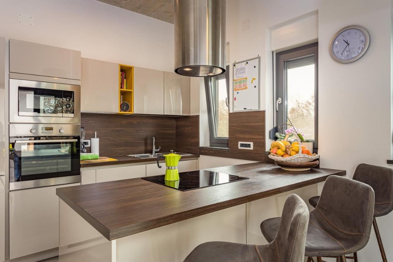 Apartments Bijou With Big Private Garden Near Umag Vilanija エクステリア 写真