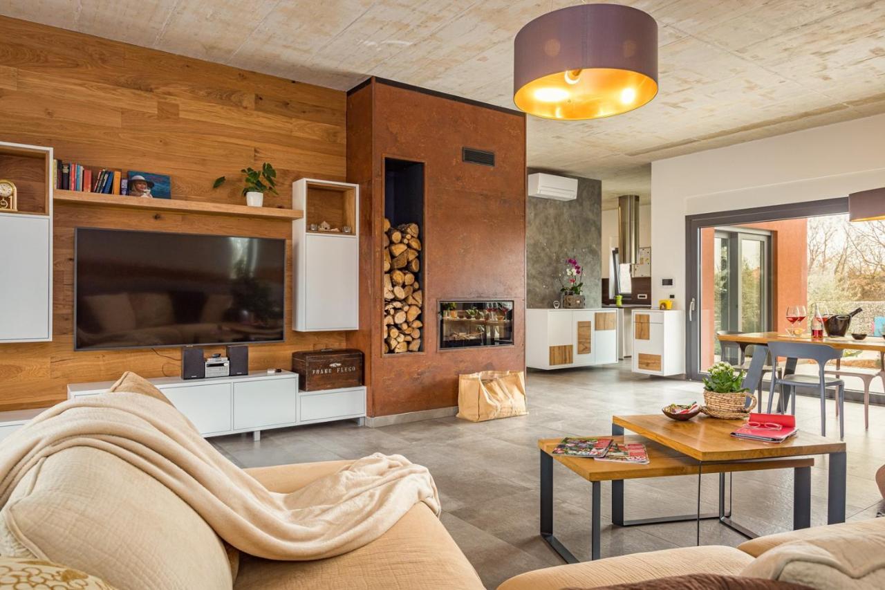 Apartments Bijou With Big Private Garden Near Umag Vilanija エクステリア 写真