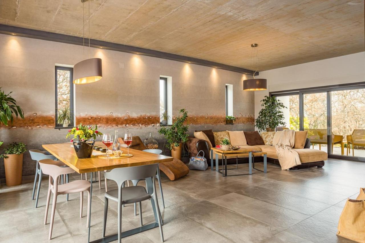 Apartments Bijou With Big Private Garden Near Umag Vilanija エクステリア 写真