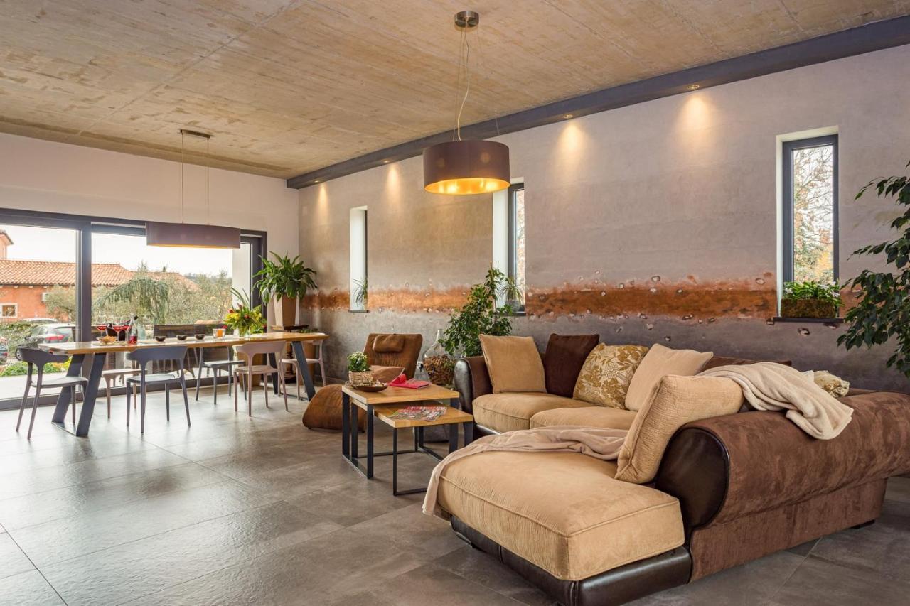 Apartments Bijou With Big Private Garden Near Umag Vilanija エクステリア 写真